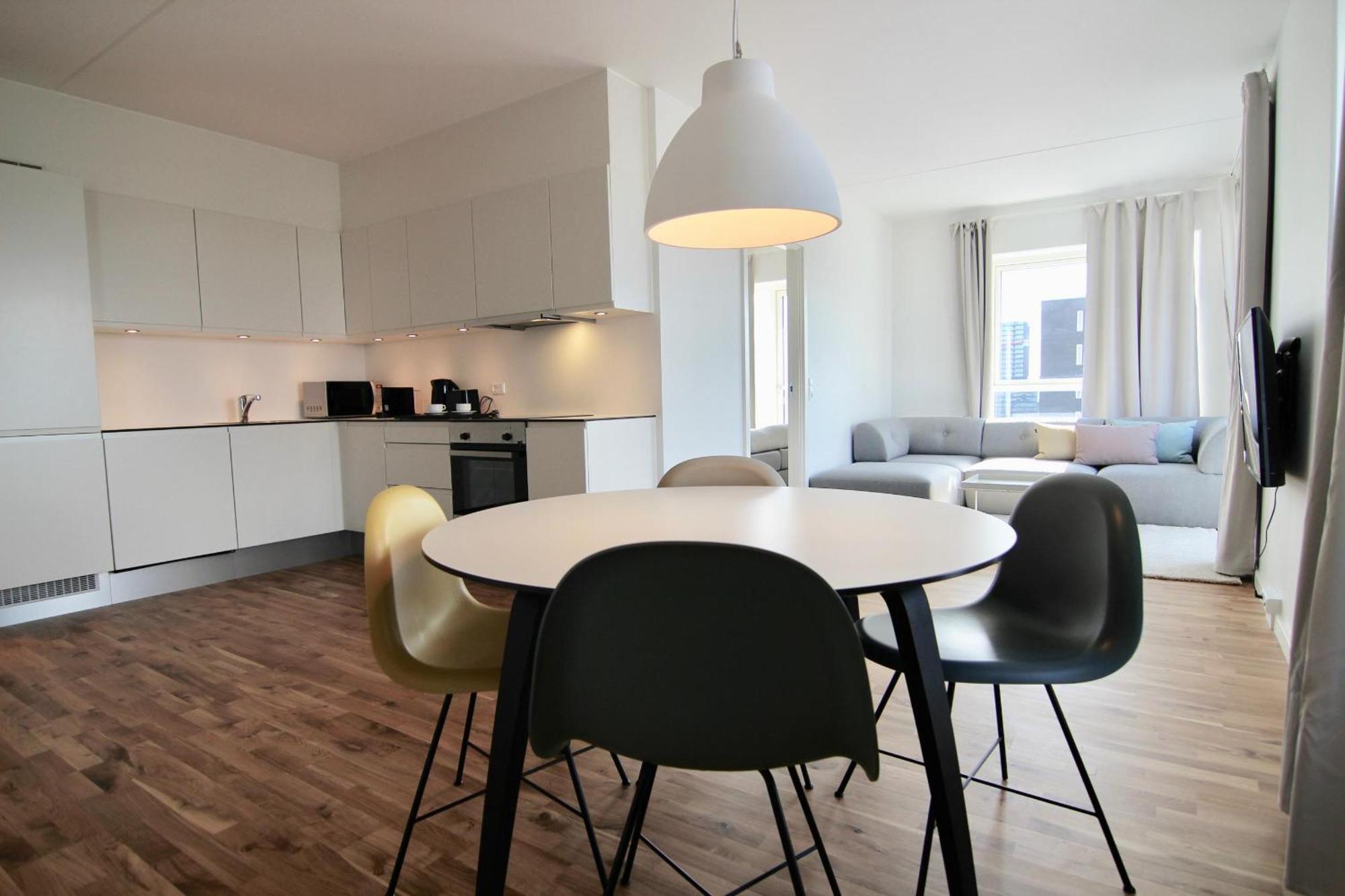 Apartment Stunning 2-bed W Balconies And Fantastic Views *